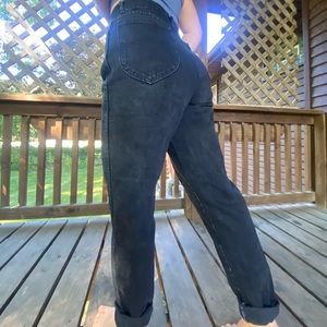 vintage High-waisted Chic black denim jeans, measurements: 30” long in a size 28